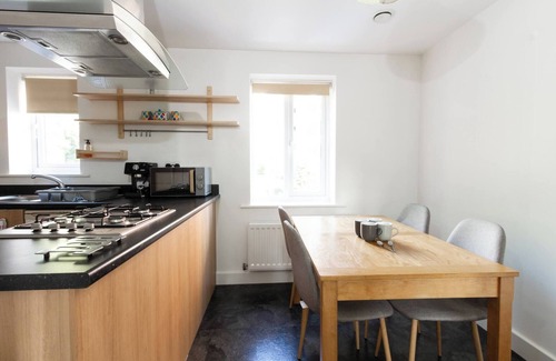 Stoke-on-Trent Ski Chalet | Homely 4BD Townhouse Next to Hanley Park