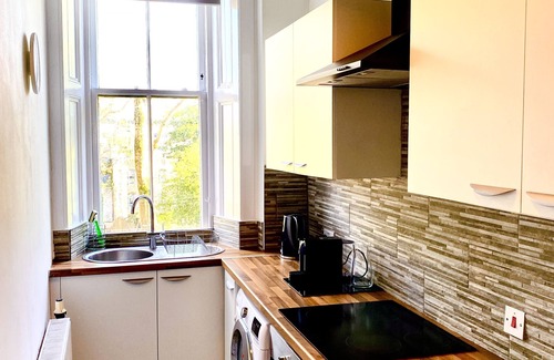 Paisley Apartment | Homely Apartment in Historic Centre