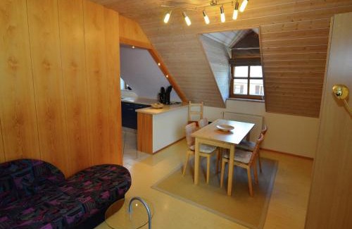 Prunn Apartment | Homely Apartment in Riedenburg Prunn near Forest with BBQ