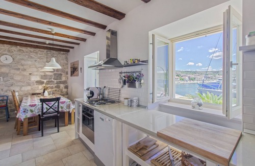 Primosten House | Homely beachfront stone house in the center with terrace & balcony