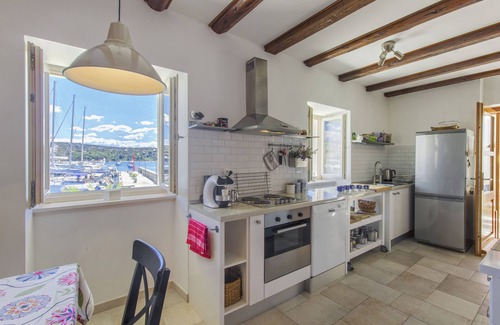 Primosten House | Homely beachfront stone house in the center with terrace & balcony