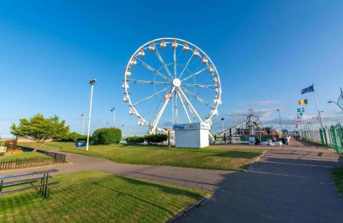Oulton Broad Ski Chalet | Homely Chalet On A Brilliant Holiday Park In Lowestoft Ref 12004B