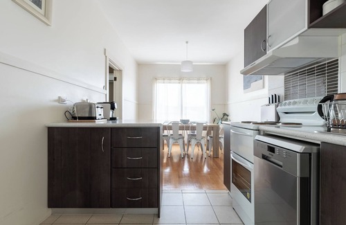 Newstead House | Homely Cottage: Near the City, Wi-Fi & Parking
