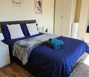 Harehills House | Homely double bed, TV, Wi-Fi and garden