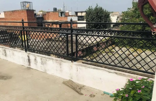 Kanpur House | Homely Feel 2 bedroom holiday home with Balcony