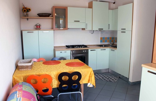 Rosapineta Apartment | Homely flat in a residence with pool in Rosolina
