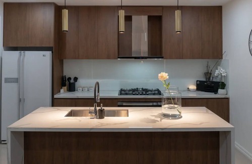 Tarneit House | Homely Getaway with Major Movie Apps 65" Smart TV