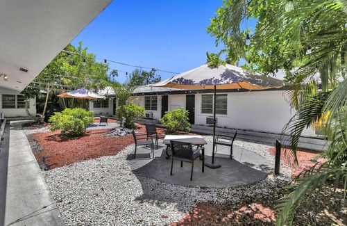 Victoria Park Apartment | Homely Harbour - Prime Location w Stylish Design