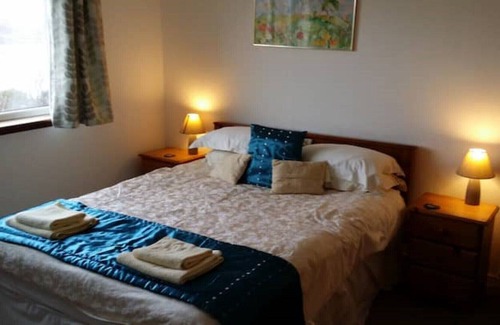 Flashader Cottage | Homely holiday Cottage with stunning loch views.