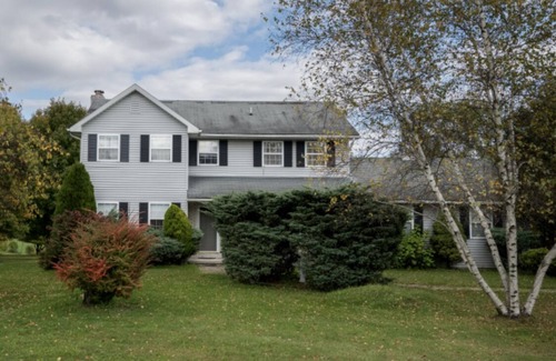 Kunkletown House | Homely Retreat - near ski resort, golf course, trails, kayaking, shopping & more