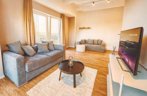 Schwanheim Apartment | Homely! Skyview 2-Room Apartment, Airport, Fair, Rooftop, Gym!