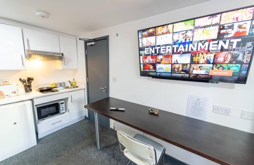 Selly Oak Apartment | Homely Studio next to City Centre