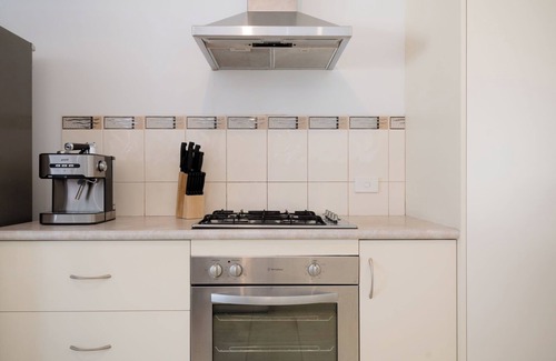 Prospect Vale House | Homely Suburban Delight with Parking & Wi-Fi