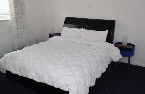 Vange Apartment | Homely three bedroom