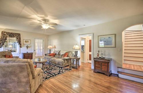 East Point House | Homeplace with Yard - 10 Mi to Jenny Wiley!