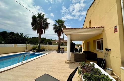 Borriol Villa | Homerez - Spacious Villa with Pool in Vall d'Umbri