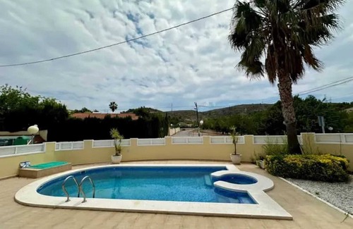 Borriol Villa | Homerez - Spacious Villa with Pool in Vall d'Umbri