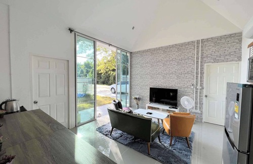 San Pa Thong House | Homerent @ Sariam Lake Chiang Mai