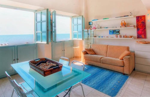 Calambrone Apartment | Homerez - 180 m away from the beach! Appartement for 4 ppl. with shared pool