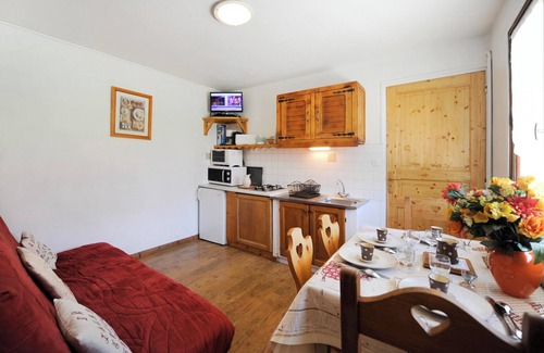 Le Bettaix Apartment | Homerez - 2-room flat Les Ménuires - mtn view