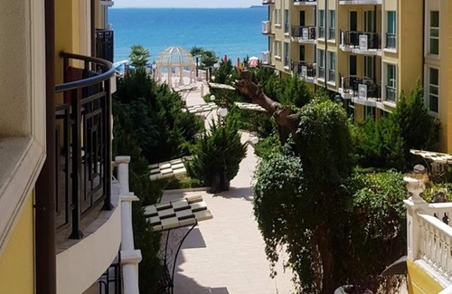 Elenite Apartment | Homerez - 20 m away from the beach! Studio with shared pool, jacuzzi and balcony