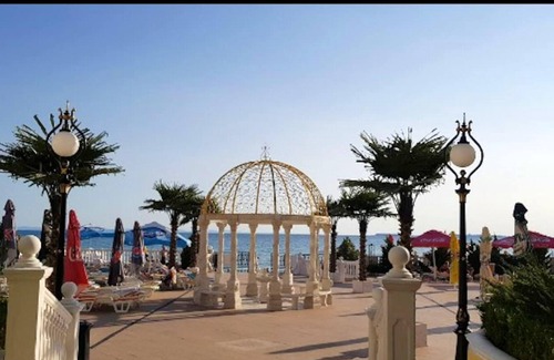 Elenite Apartment | Homerez - 20 m away from the beach! Studio with shared pool, jacuzzi and balcony