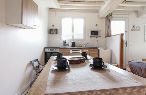 Pierrefonds House | Homerez - Amazing house for 4 ppl. at Pierrefonds