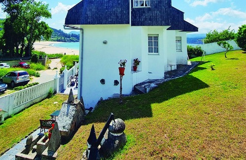 Faro House | Homerez - Amazing house for 6 ppl. with sea view, garden and balcony at Viveiro