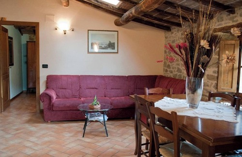 Caprese Michelangelo Apartment | Homerez - Appt in Caprese Michelangelo.