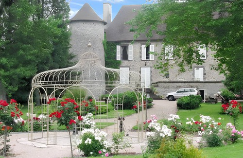 Saint-Genes-du-Retz Apartment | Homerez - Apartment in Saint-Gènes-du-Retz