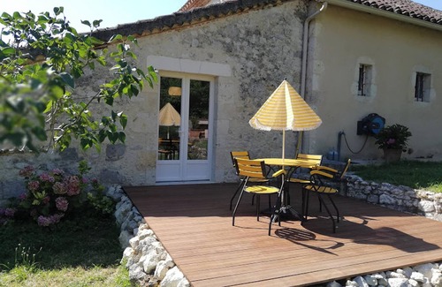 Castera-Lectourois Apartment | Homerez - Apartment in Castéra-Lectourois