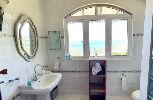 Zig Zag Ward Apartment | Homerez - Apartement 5 km away from the beach for 2 ppl. at Les Mamelles
