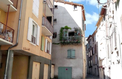 Digne-les-Bains Apartment | Homerez - Apartment in Digne-les-Bains.
