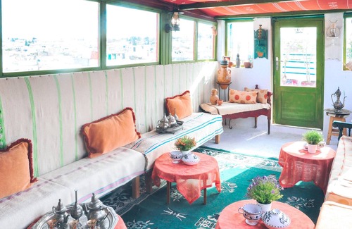 Medina of Tunis Apartment | Homerez - Apartment 4 km from the beach for 5 pers. with terrace in Tunis