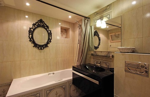 Quartier du Gros-Caillou Apartment | Homerez - Apartment city view, Paris