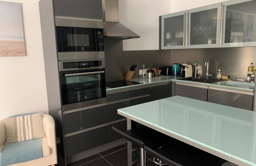 Saint-Victor Apartment | Homerez - Apartment in Marseille, garden view