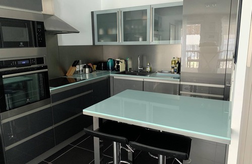 Saint-Victor Apartment | Homerez - Apartment in Marseille, garden view