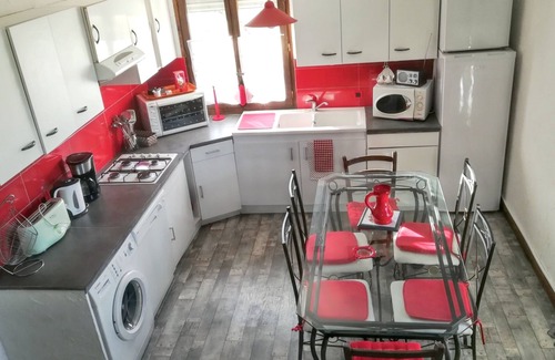 Villeneuve d'Aveyron Apartment | Homerez - Apartment in Villeneuve