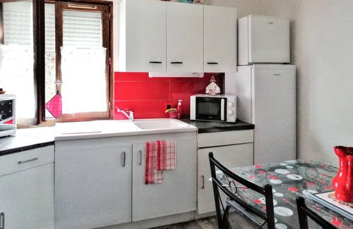 Villeneuve d'Aveyron Apartment | Homerez - Apartment in Villeneuve