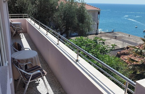 Rana Apartment | Homerez - Apartment in Ulcinj, Sea View