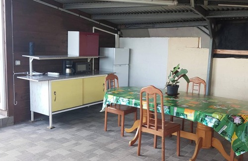 L'Etang-Sale Apartment | Homerez - Apartment L'Étang-Salé, pool.