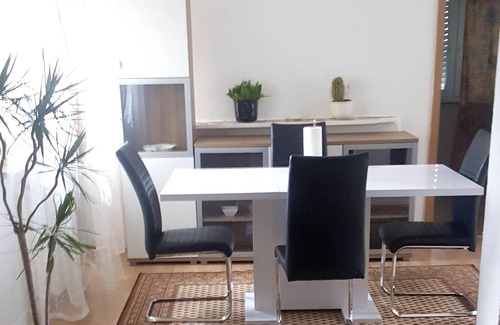 Ramstein-Miesenbach Apartment | Homerez - Appartement for 6 ppl. with garden and terrace at Ramstein-Miesenbach