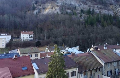 Morez Apartment | Homerez - Appartement 14 km away from the slopes for 8 ppl. at Hauts-de-Bienne
