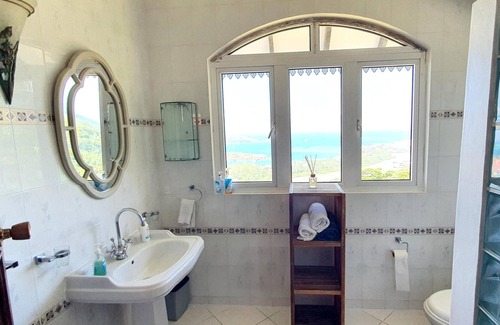 Zig Zag Ward Apartment | Homerez - Appartement 5 km away from the beach for 3 ppl. at Les Mamelles