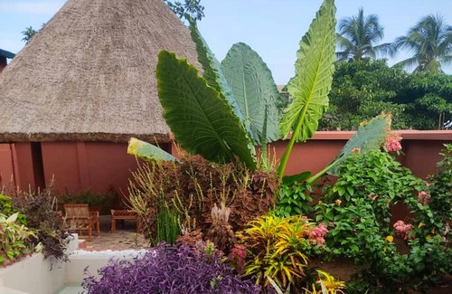 Porto-Novo Apartment | Homerez - Appartement for 4 ppl. with shared pool and garden at Porto-Novo