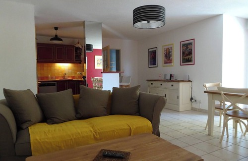 Aigues-Mortes Apartment | Homerez - Apt. Aigues-Mortes, pool.