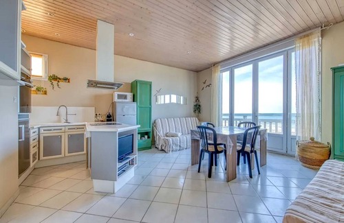 Soulac-sur-Mer Apartment | Homerez - Apt, Soulac-sur-Mer, sea view