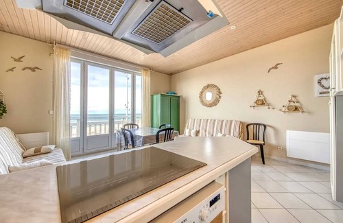 Soulac-sur-Mer Apartment | Homerez - Apt, Soulac-sur-Mer, sea view