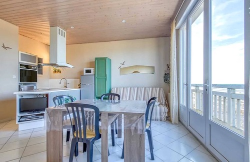Soulac-sur-Mer Apartment | Homerez - Apt, Soulac-sur-Mer, sea view