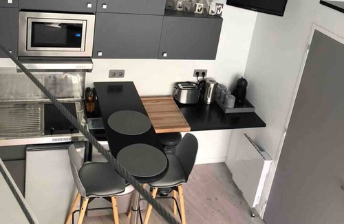 Vallieres Apartment | Homerez - Beautiful studio for 2 ppl. at Clermont-Ferrand